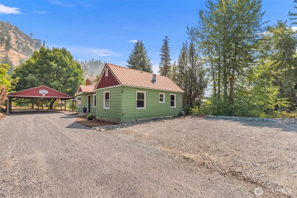 Photo of 8811 Entiat River Road, Entiat, WA 98822 (MLS # 2562969)