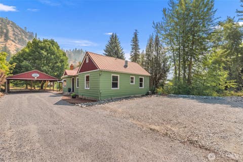 Photo of 8811 Entiat River Road, Entiat, WA 98822 (MLS # 2562969)