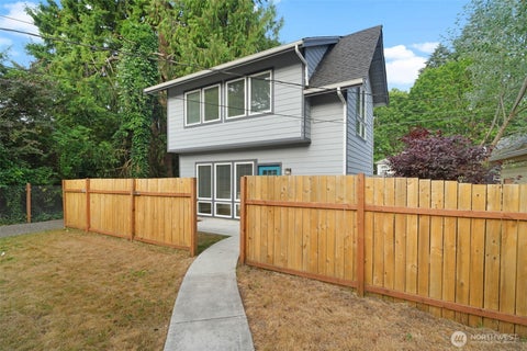 Photo of 2317 Washington Street SE, Olympia, WA 98501 (MLS # 2557127)