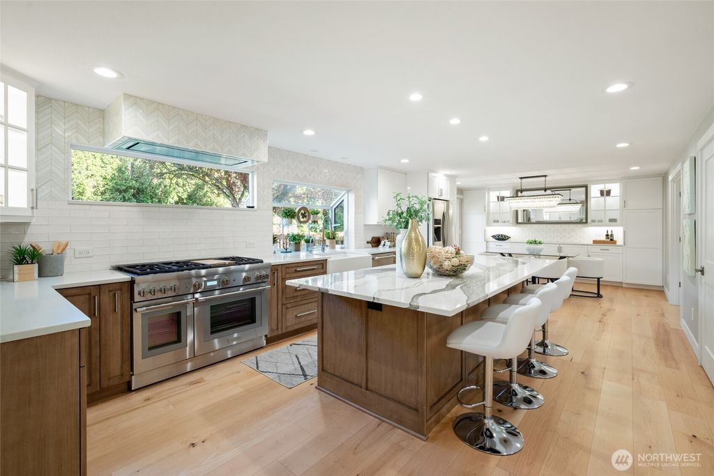 Photo of 14150 123rd Avenue NE, Kirkland, WA 98034 (MLS # 2384979)