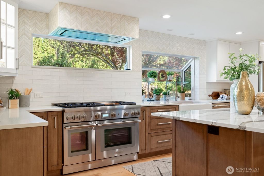 Photo of 14150 123rd Avenue NE, Kirkland, WA 98034 (MLS # 2384979)