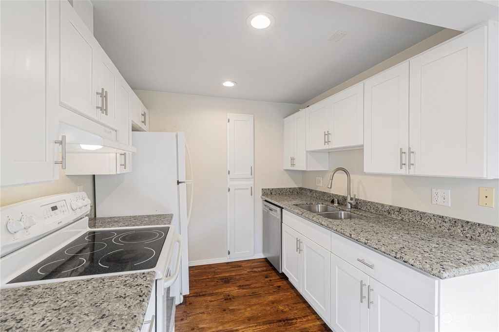 Photo of 14316 126th Avenue NE #D104, Kirkland, WA 98034 (MLS # 2056690)