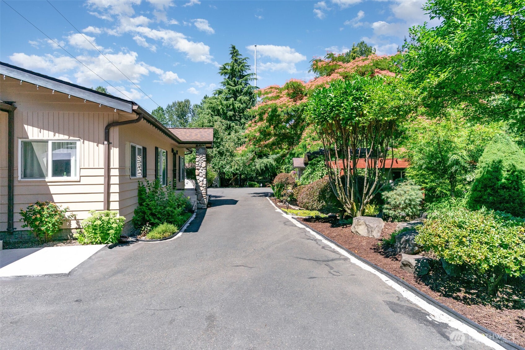2726 Pioneer Way E