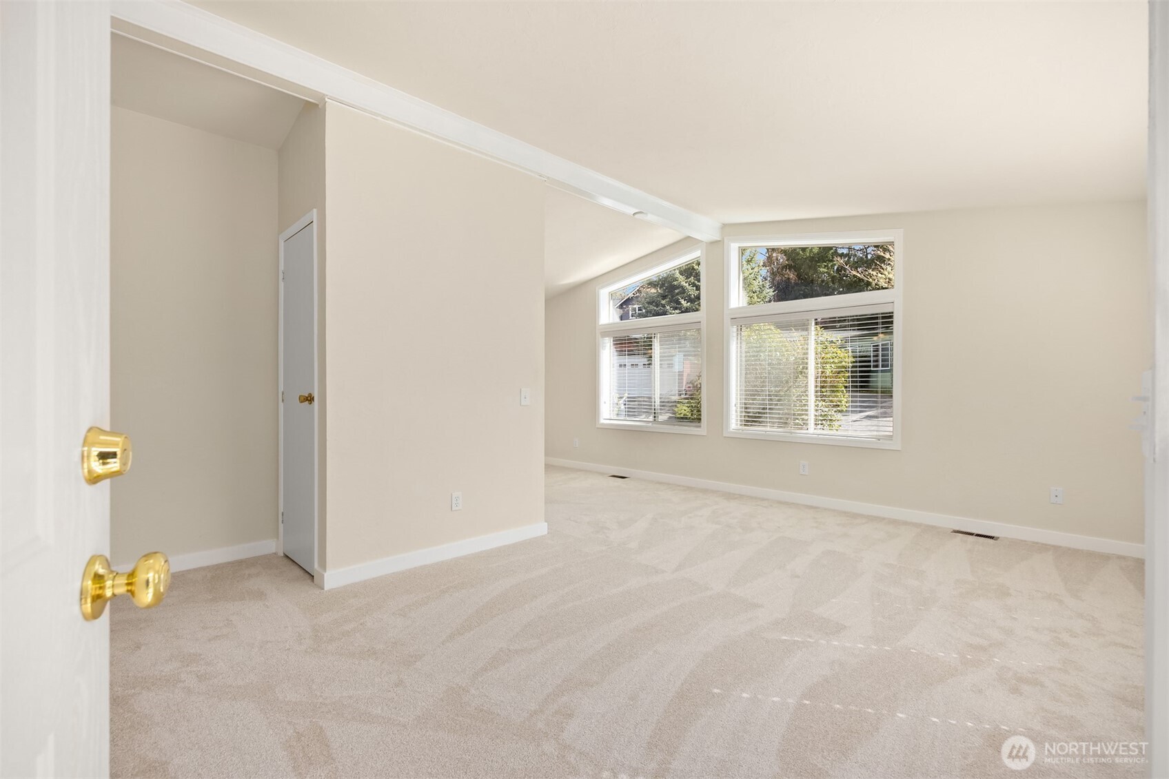 1754 NE Mesford Road 18