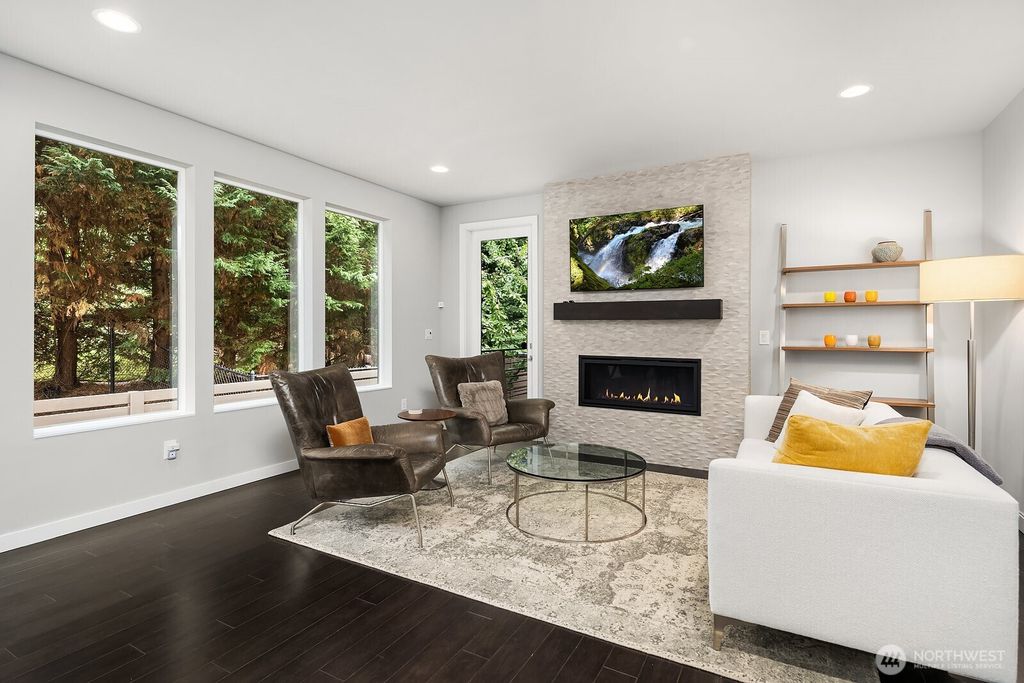 Photo of 8015 NE 116th Place, Kirkland, WA 98034 (MLS # 2432776)