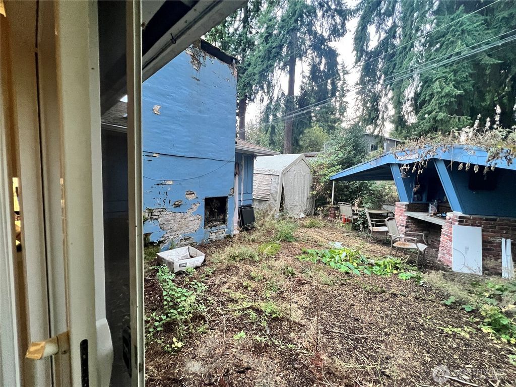 Photo of 15609 84th Avenue NE, Kenmore, WA 98028 (MLS # 2463498)