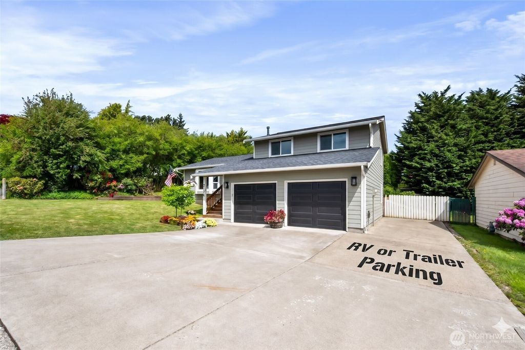 Photo of 2170 Hawthorne Street, Ferndale, WA 98248 (MLS # 2526475)