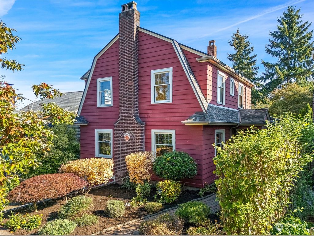 Photo of 2550 Warren Avenue N, Seattle, WA 98109 (MLS # 2309927)