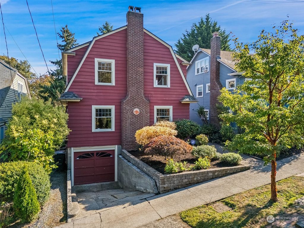 Photo of 2550 Warren Avenue N, Seattle, WA 98109 (MLS # 2309927)