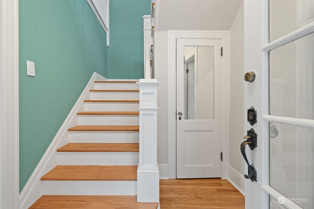 Photo of 2550 Warren Avenue N, Seattle, WA 98109 (MLS # 2309927)