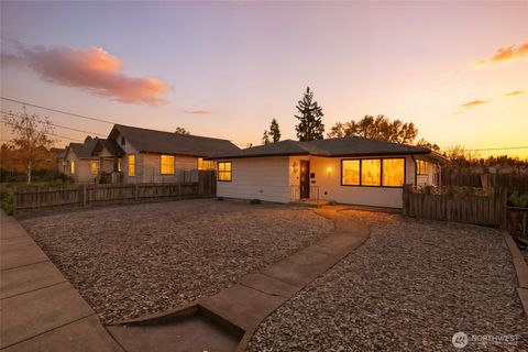 Photo of 624 Juniper Street, Walla Walla, WA 99362 (MLS # 2454587)