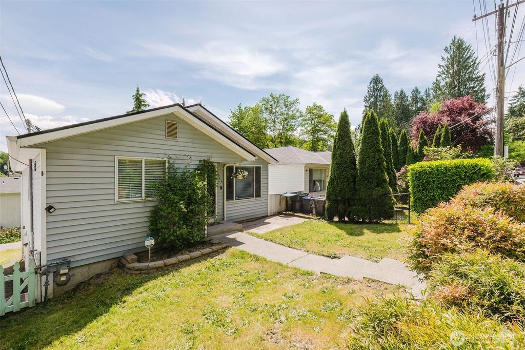 Photo of 644 Adele Avenue, Bremerton, WA 98312 (MLS # 2524758)