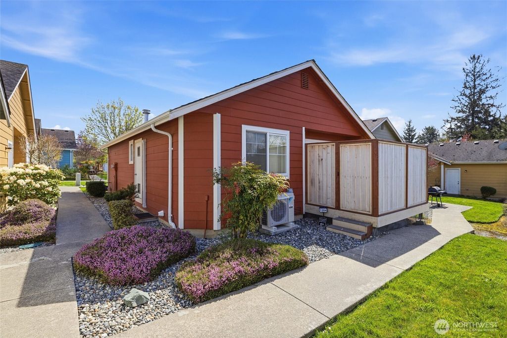 Photo of 1304 Wildflower Way, Sedro Woolley, WA 98284 (MLS # 2510557)