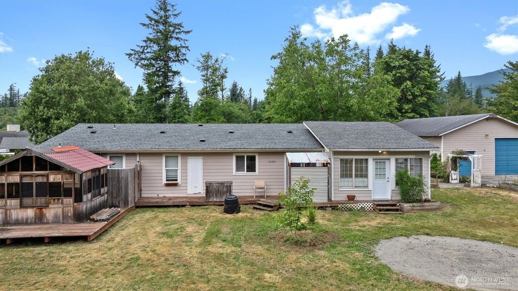 Photo of 41427 Mountain View Place E, Gold Bar, WA 98251 (MLS # 2439102)