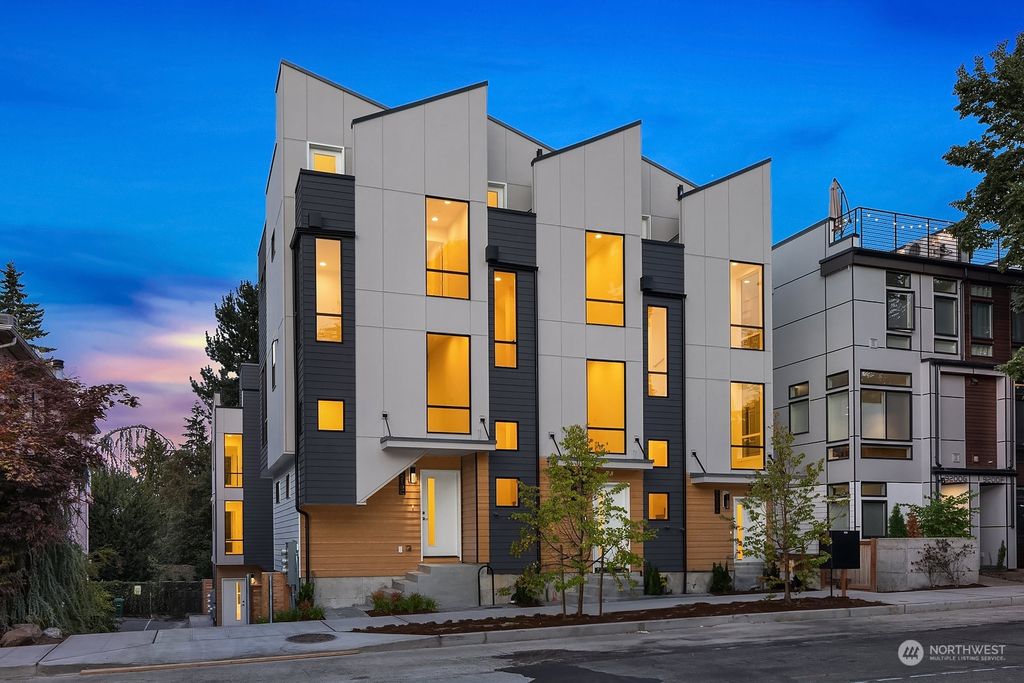 Photo of 9210 A Roosevelt Way NE, Seattle, WA 98115 (MLS # 2186747)