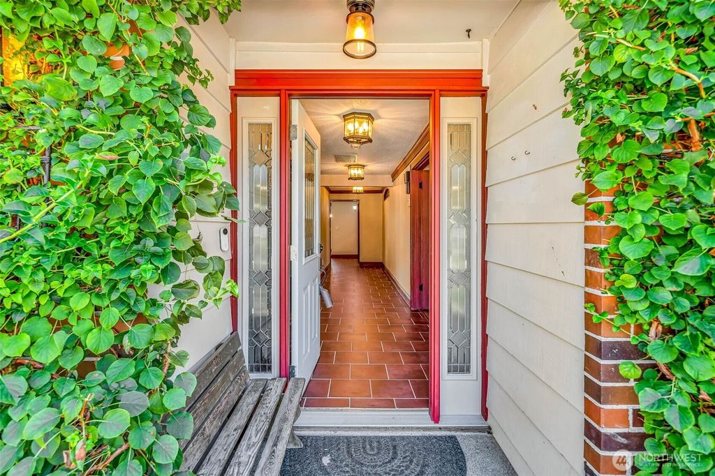 Photo of 4059 SW 321st St St, Federal Way, WA 98023 (MLS # 2442525)