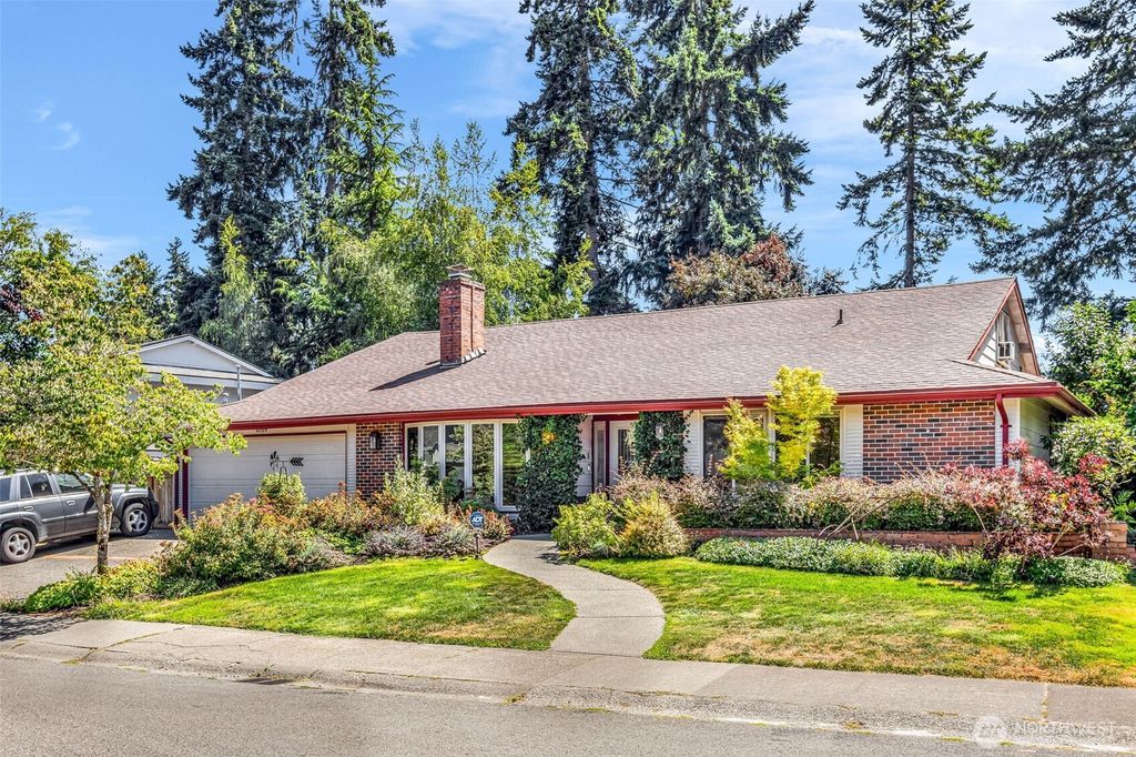 Photo of 4059 SW 321st St St, Federal Way, WA 98023 (MLS # 2442525)