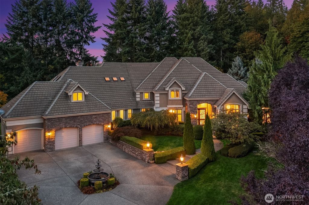 Photo of 20450 NE 71st Street, Redmond, WA 98053 (MLS # 2385432)