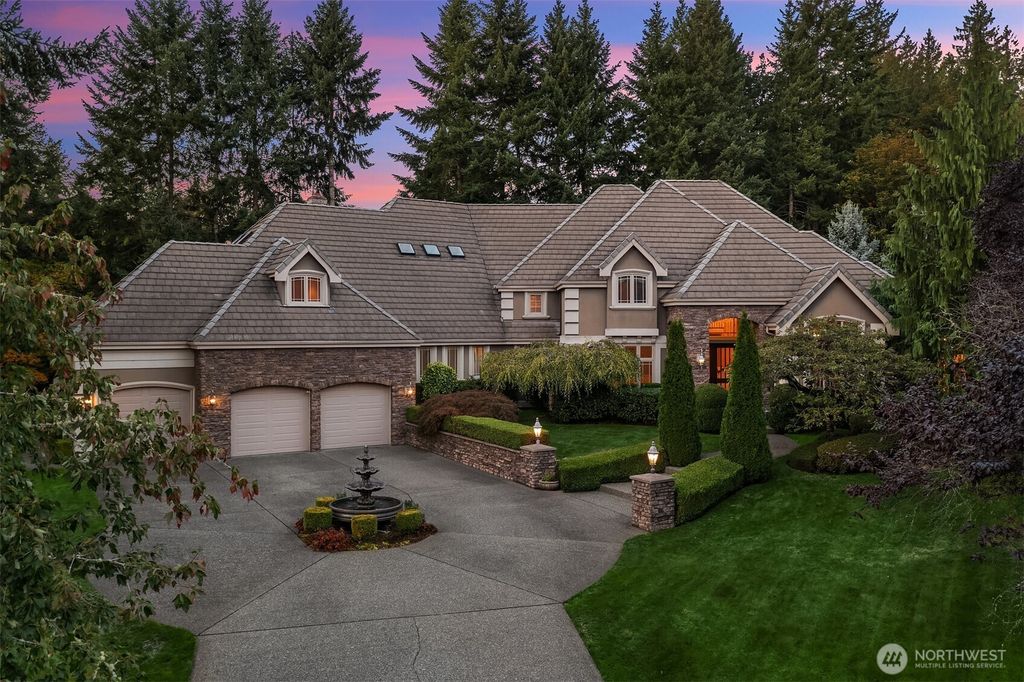 Photo of 20450 NE 71st Street, Redmond, WA 98053 (MLS # 2385432)