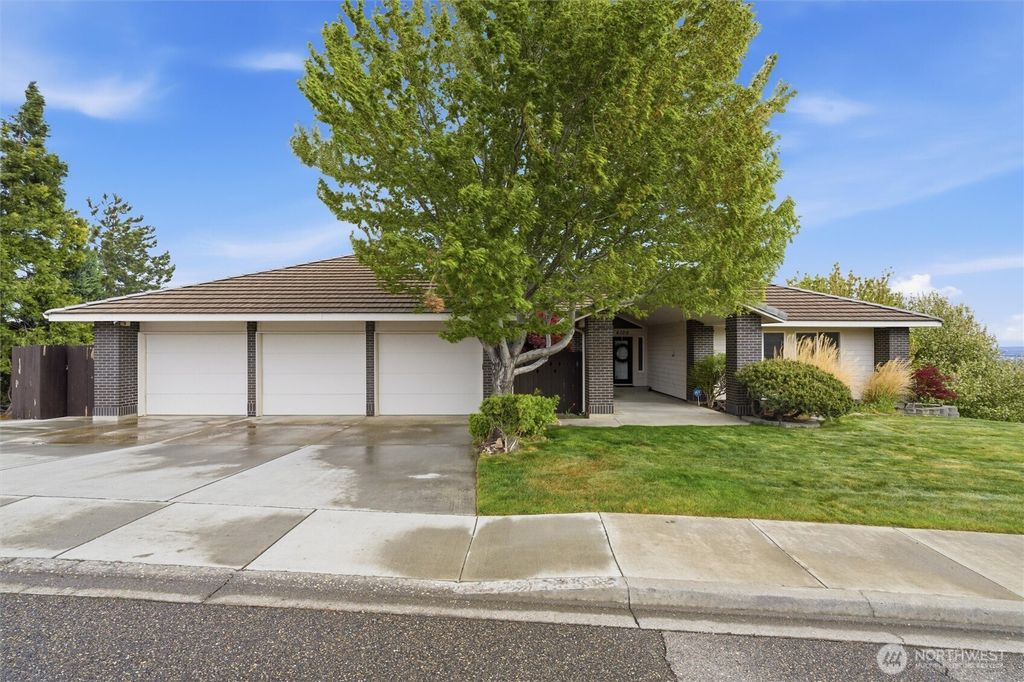 Photo of 4100 E 43rd Avenue, Kennewick, WA 99337 (MLS # 2509258)