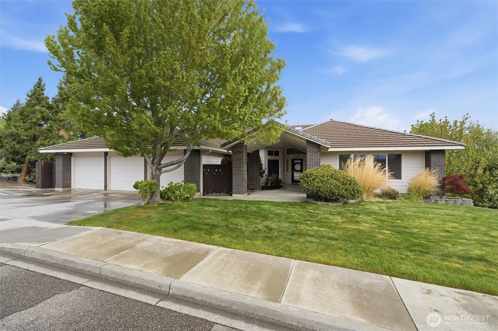 Photo of 4100 E 43rd Avenue, Kennewick, WA 99337 (MLS # 2509258)