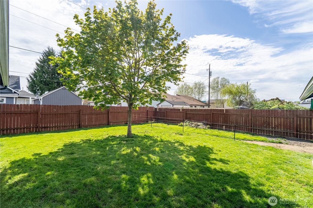 Photo of 821 Marsh Avenue, Centralia, WA 98531 (MLS # 2510476)