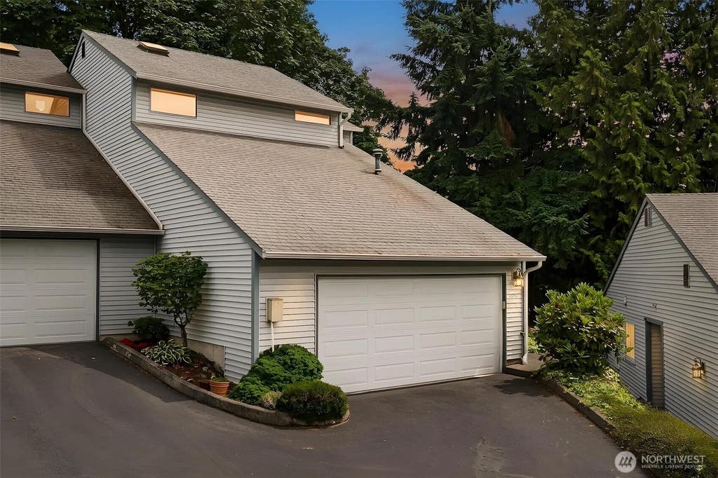 Photo of 11306 101st Place NE #1306, Kirkland, WA 98033 (MLS # 2550350)