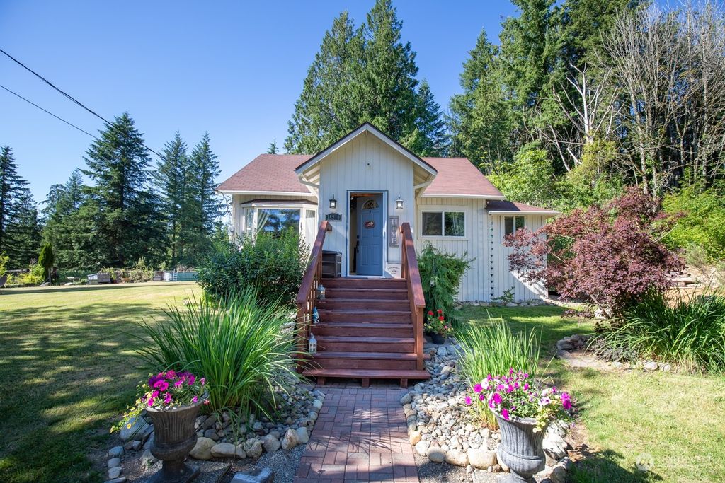 Photo of 35210 SE 257th Street, Ravensdale, WA 98051 (MLS # 1997190)