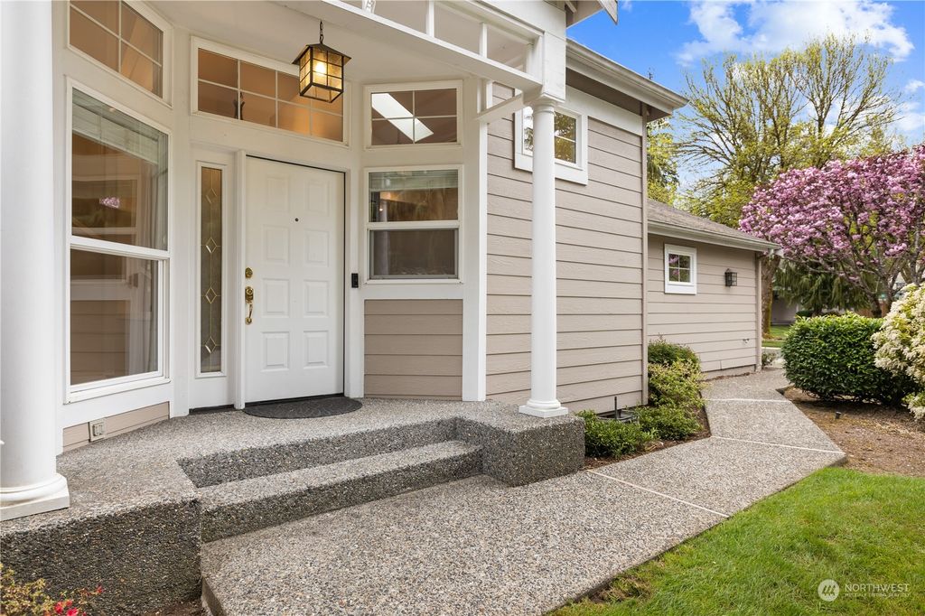 Photo of 18399 NE 97th Court, Redmond, WA 98052 (MLS # 2062060)