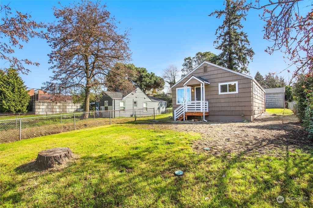 Photo of 13406 6th Avenue S, Burien, WA 98168 (MLS # 2215877)