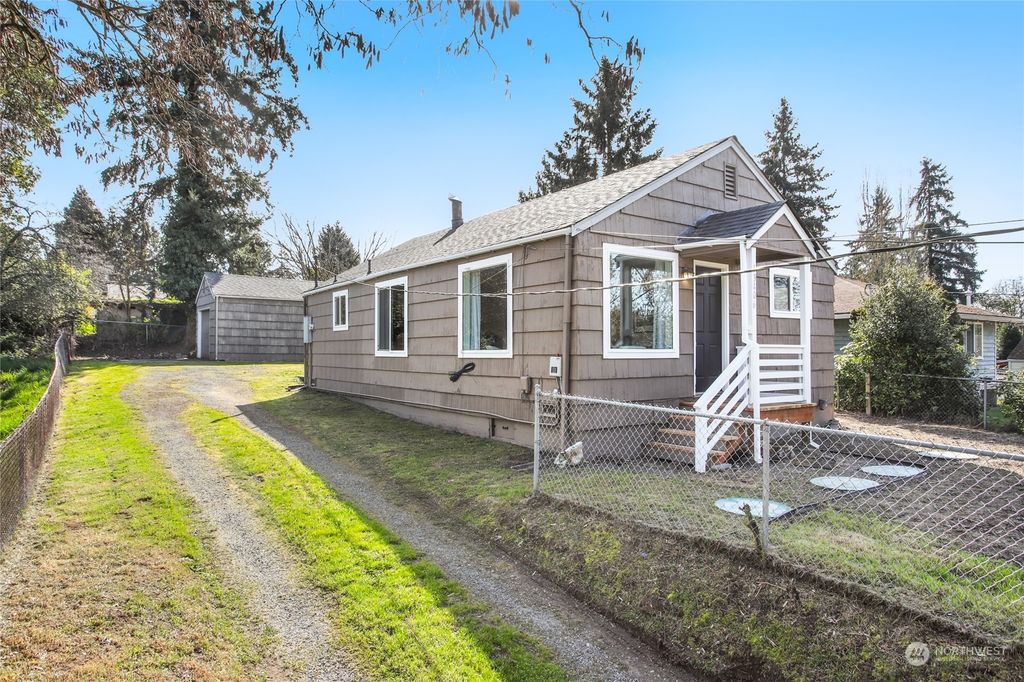 Photo of 13406 6th Avenue S, Burien, WA 98168 (MLS # 2215877)