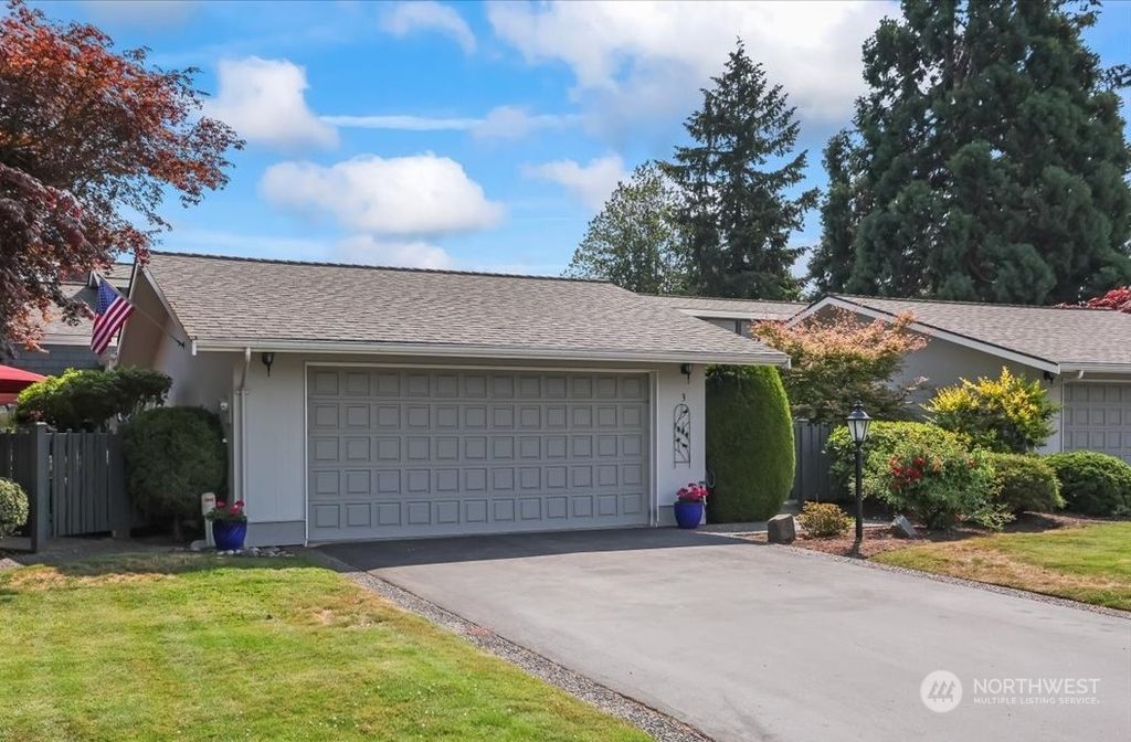 Photo of 1821 NW 195th Street #3, Shoreline, WA 98177 (MLS # 2271453)