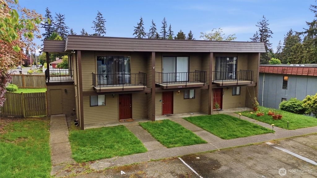 Photo of 5208 188th Street SW, Lynnwood, WA 98037 (MLS # 2526122)