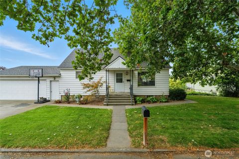 Photo of 1003 College Street, Milton-Freewater, OR 97862 (MLS # 2429356)