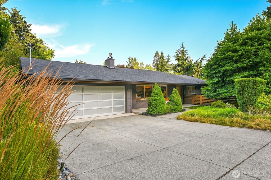 Photo of 804 109th Avenue SE, Bellevue, WA 98004 (MLS # 2418338)