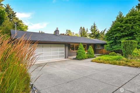 Photo of 804 109th Avenue SE, Bellevue, WA 98004 (MLS # 2418338)