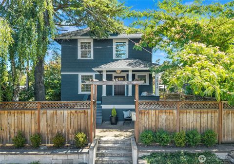 Photo of 2034 Federal Avenue E, Seattle, WA 98102 (MLS # 2554490)