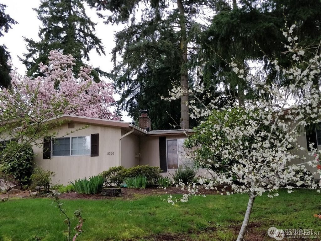 Photo of 8305 134th Avenue NE, Redmond, WA 98052 (MLS # 2416339)