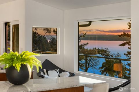 Photo of 15733 25th Avenue SW, Burien, WA 98166 (MLS # 2480986)