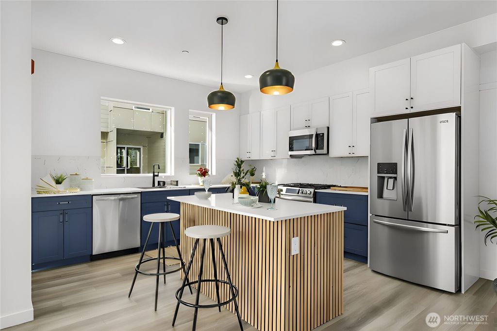 Photo of 11544 17th Circle SW, Burien, WA 98146 (MLS # 2453166)