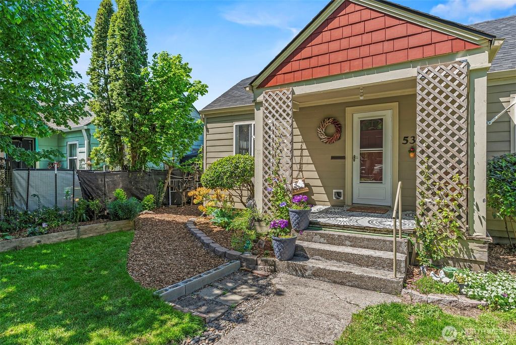 Photo of 531 16th Avenue, Longview, WA 98632 (MLS # 2520465)