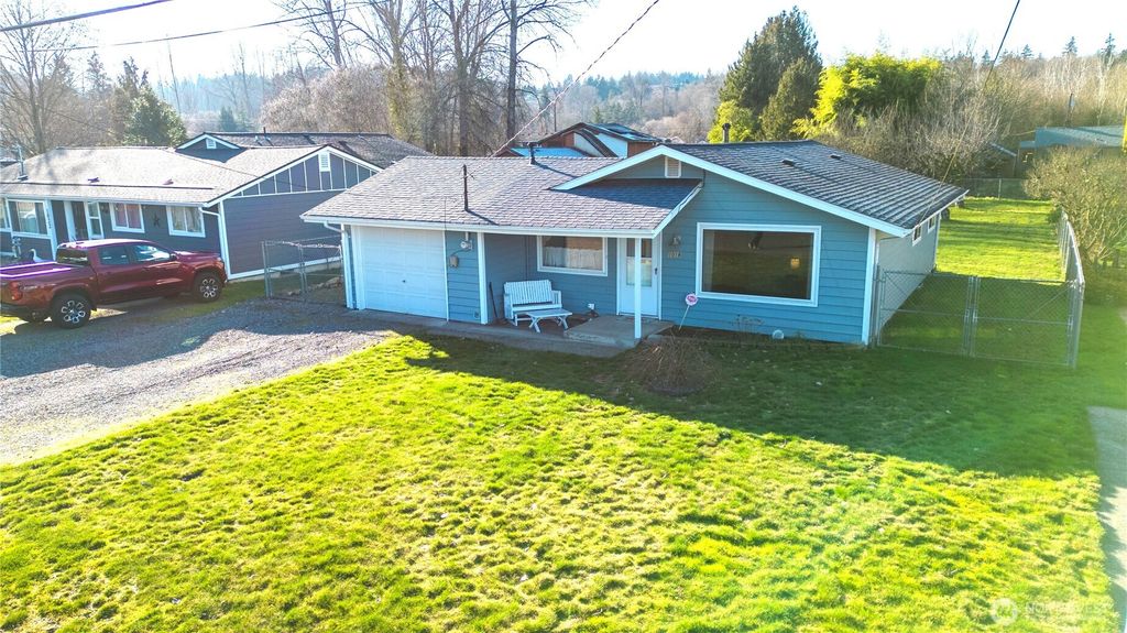 Photo of 1018 13th Street SW, Puyallup, WA 98371 (MLS # 2470072)