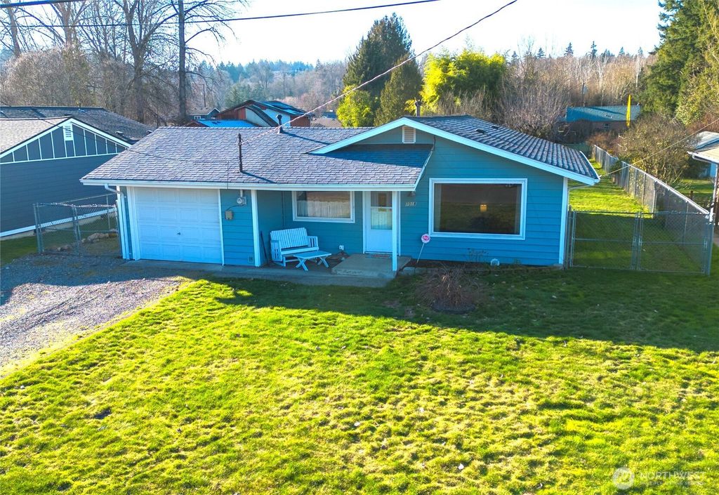 Photo of 1018 13th Street SW, Puyallup, WA 98371 (MLS # 2470072)
