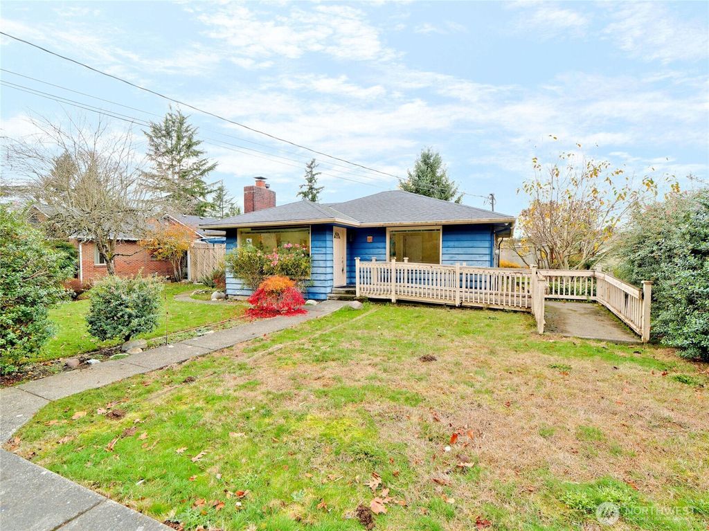 Photo of 30 SE Bush Street, Issaquah, WA 98027 (MLS # 2401739)