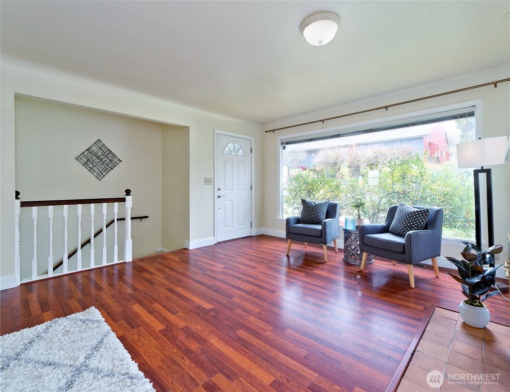 Photo of 30 SE Bush Street, Issaquah, WA 98027 (MLS # 2401739)