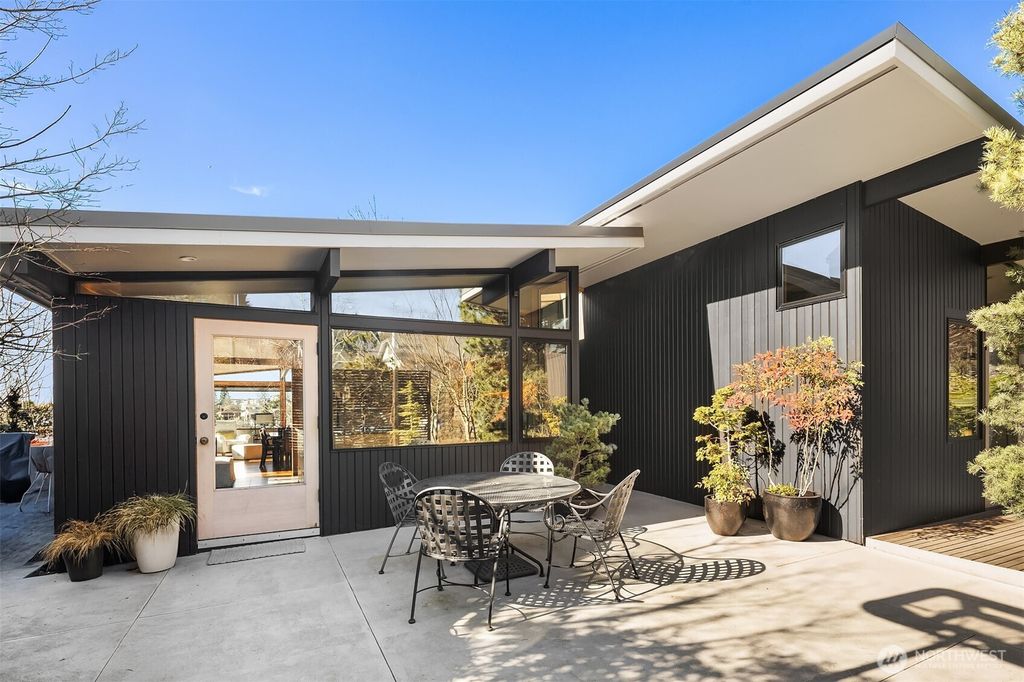 Photo of 2029 30th Avenue W, Seattle, WA 98199 (MLS # 2348306)