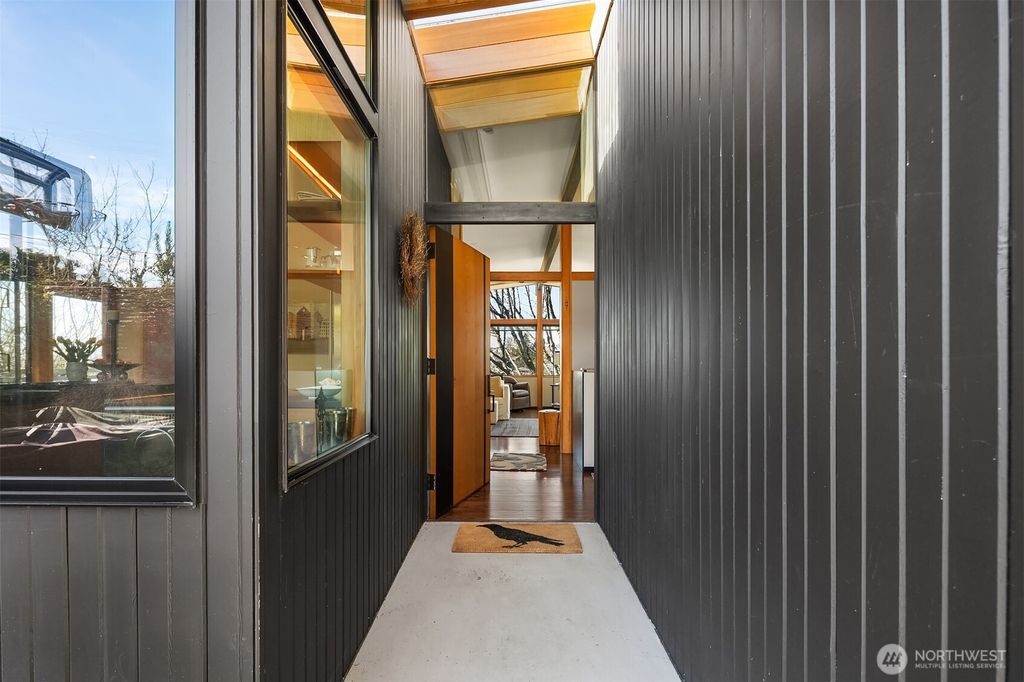 Photo of 2029 30th Avenue W, Seattle, WA 98199 (MLS # 2348306)