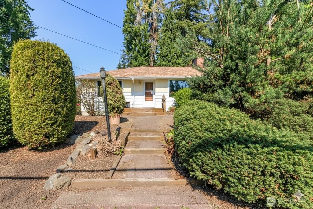 Photo of 132 S 197th Street, Des Moines, WA 98148 (MLS # 2438230)