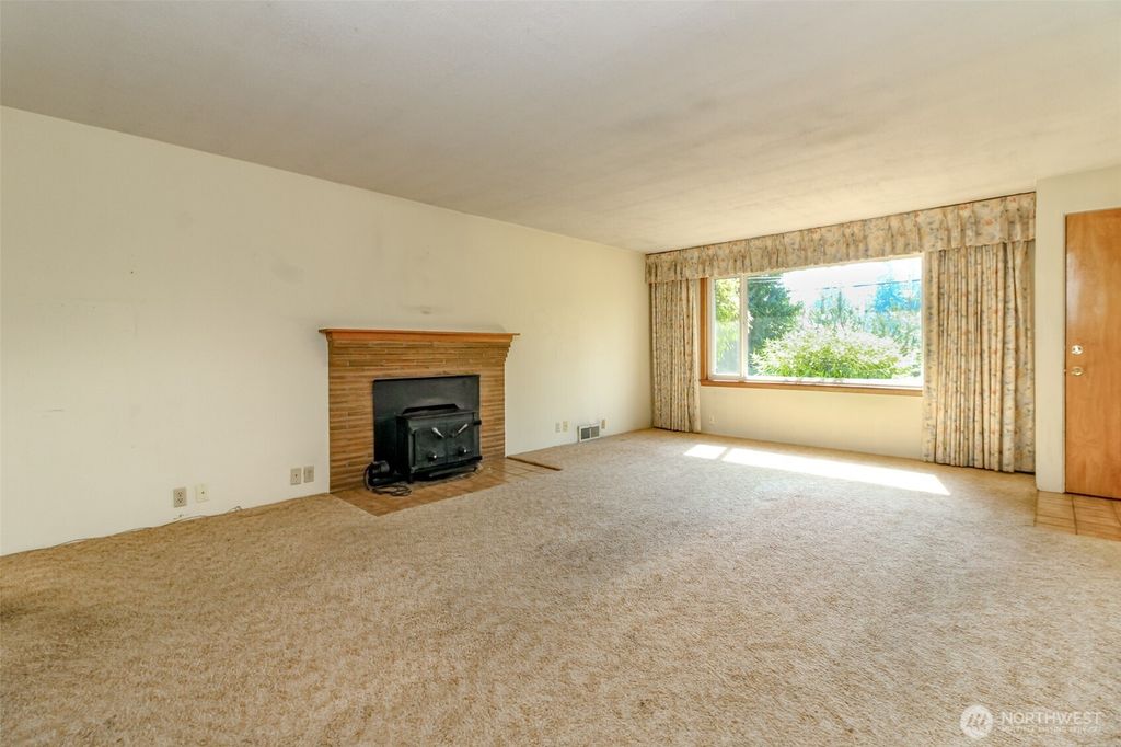 Photo of 132 S 197th Street, Des Moines, WA 98148 (MLS # 2438230)