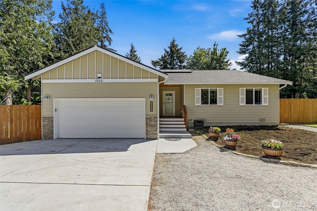 Photo of 1025 Loganberry Ln LN, Camano Island, WA 98282 (MLS # 2527078)